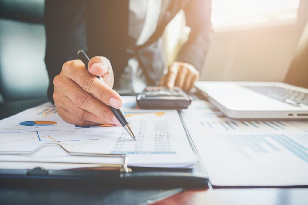 Dicas de Como Investir e Sair das Dívidas